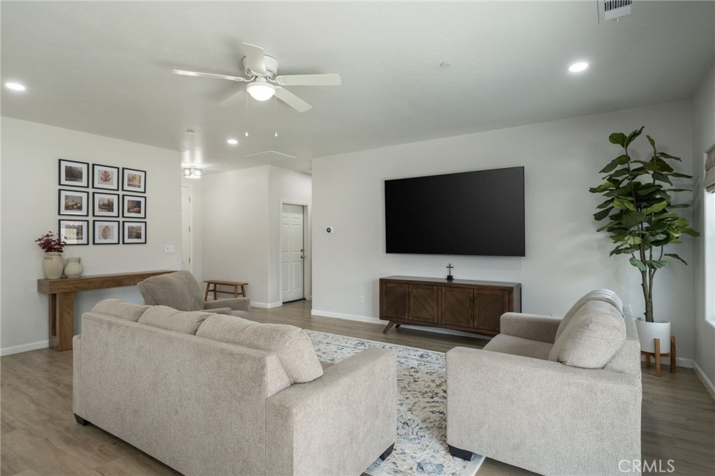 775 775 Kimball Ln, Hanford, CA 93230