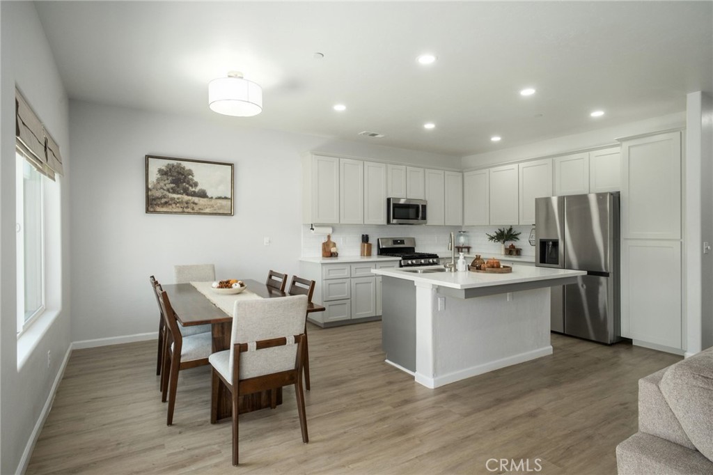 775 775 Kimball Ln, Hanford, CA 93230