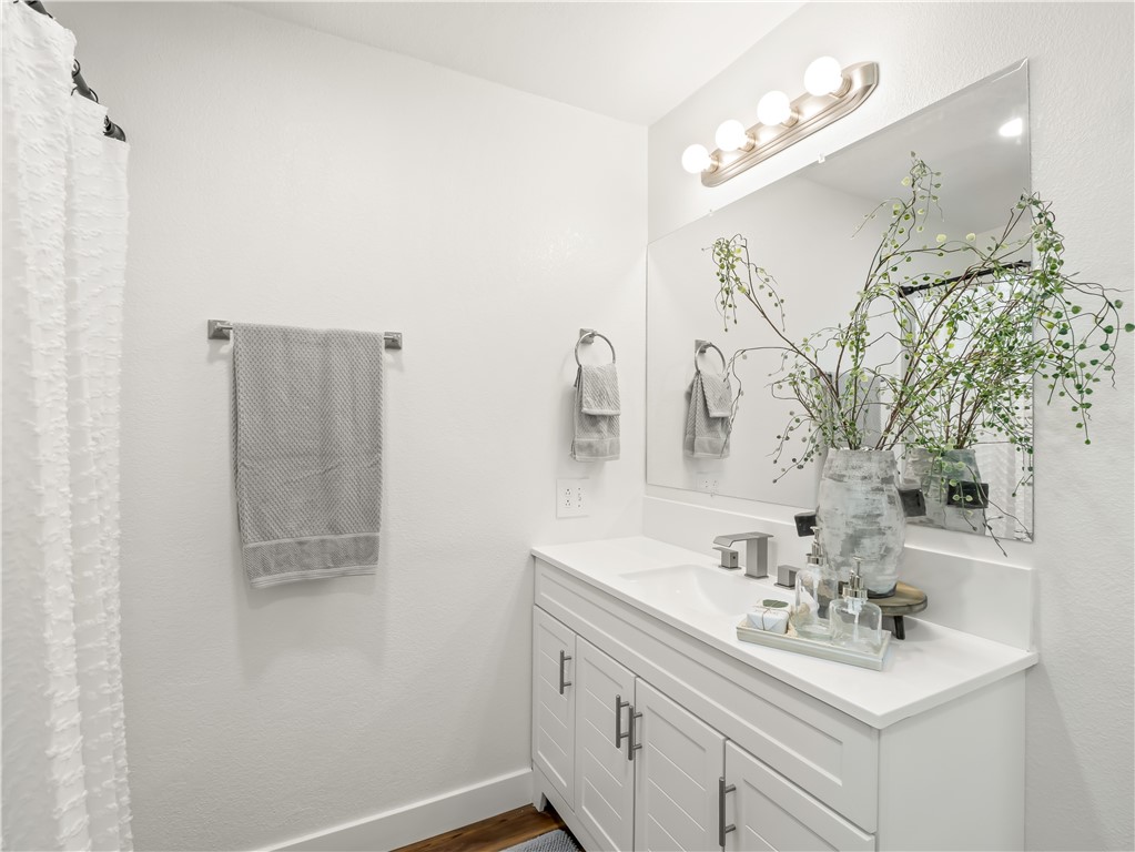 4785 E Washington, Fresno, CA 93702