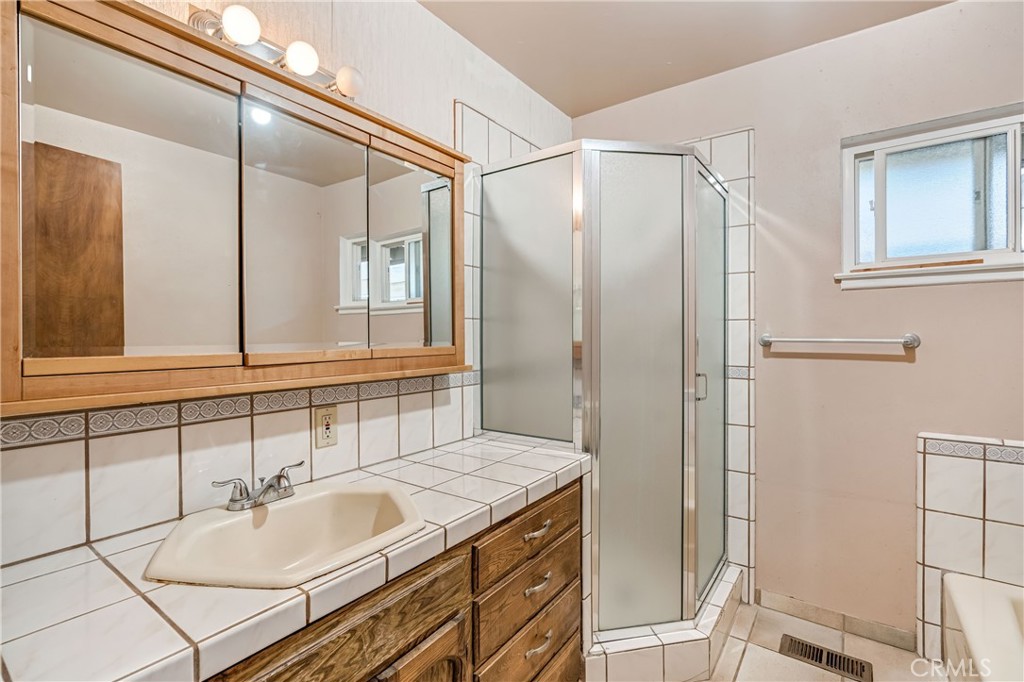 5694 N Winchester, Fresno, CA 93704