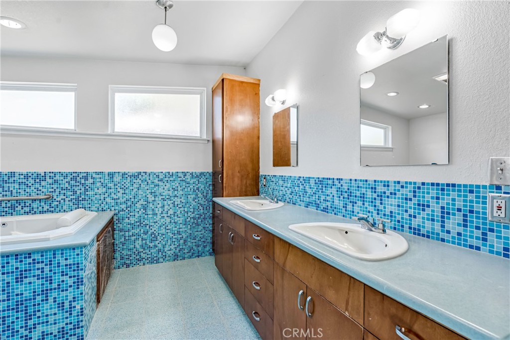 5694 N Winchester, Fresno, CA 93704