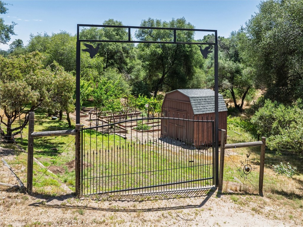 45740 Green Lake Ct, Coarsegold, CA 93614