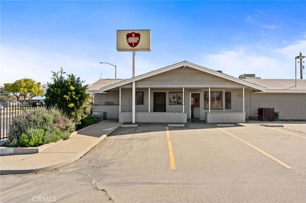 422 E Shields Ave, Fresno, CA 93704