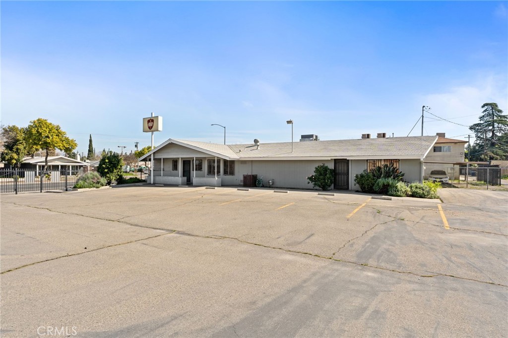 422 E Shields Ave, Fresno, CA 93704