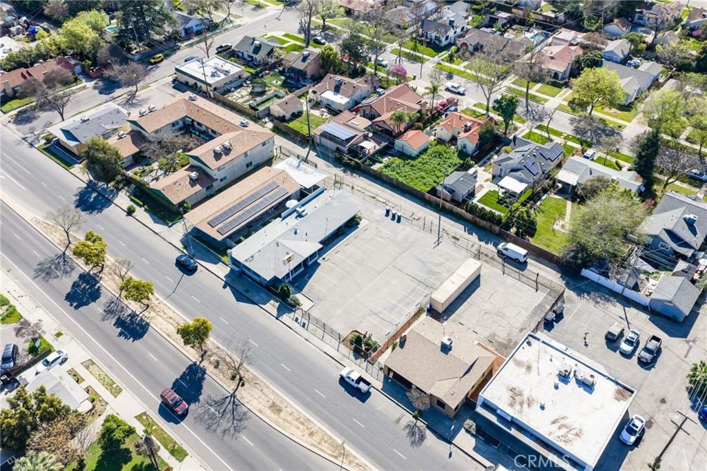 422 E Shields Ave, Fresno, CA 93704