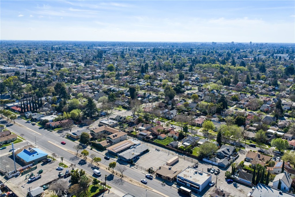 422 E Shields Ave, Fresno, CA 93704