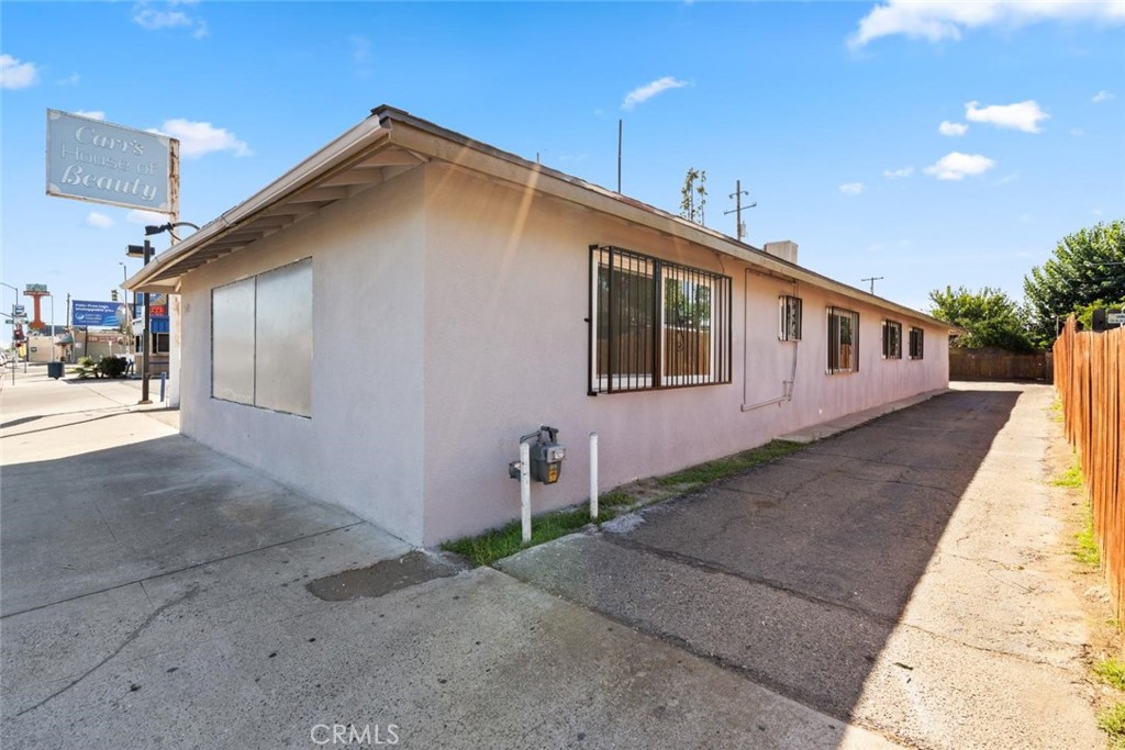 4584 E Tulare, Fresno, CA 93702