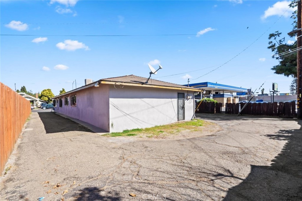 4584 E Tulare, Fresno, CA 93702