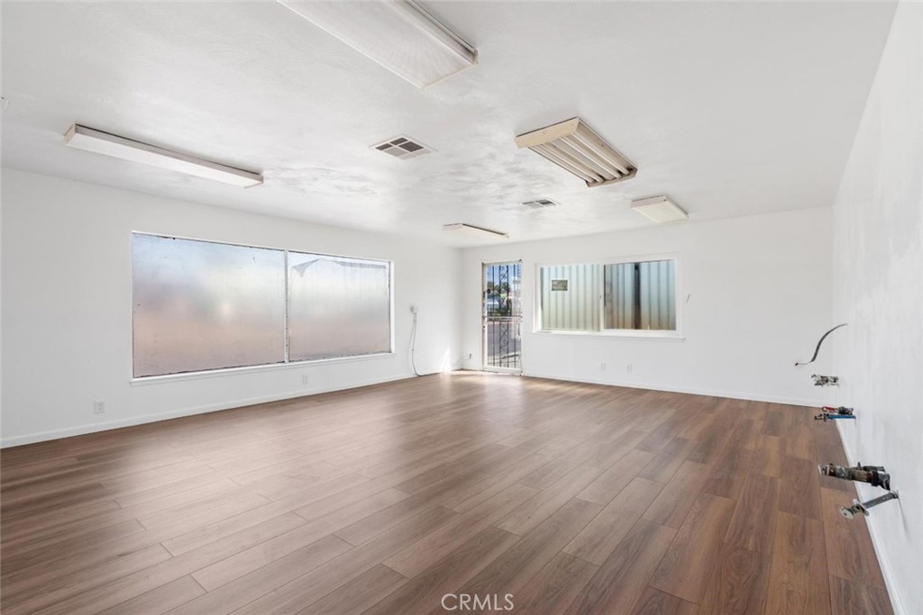 4584 E Tulare, Fresno, CA 93702