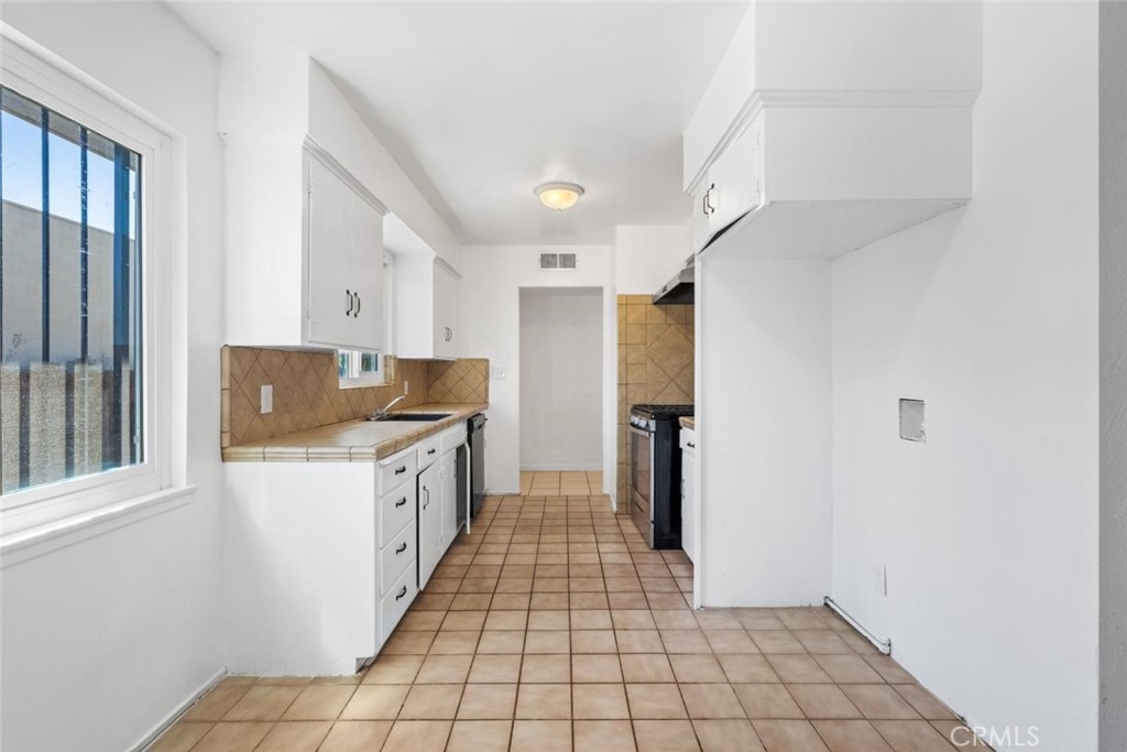 4584 E Tulare, Fresno, CA 93702