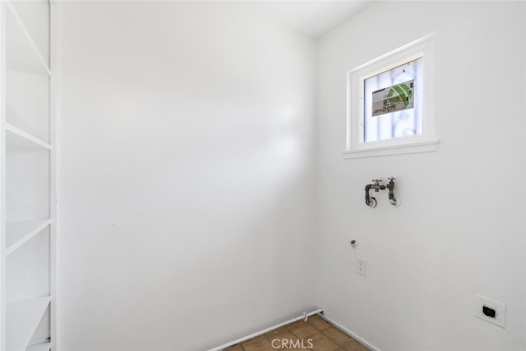 4584 E Tulare, Fresno, CA 93702