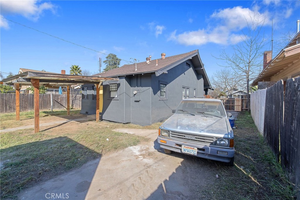 1247 N Ferger Ave, Fresno, CA 93728