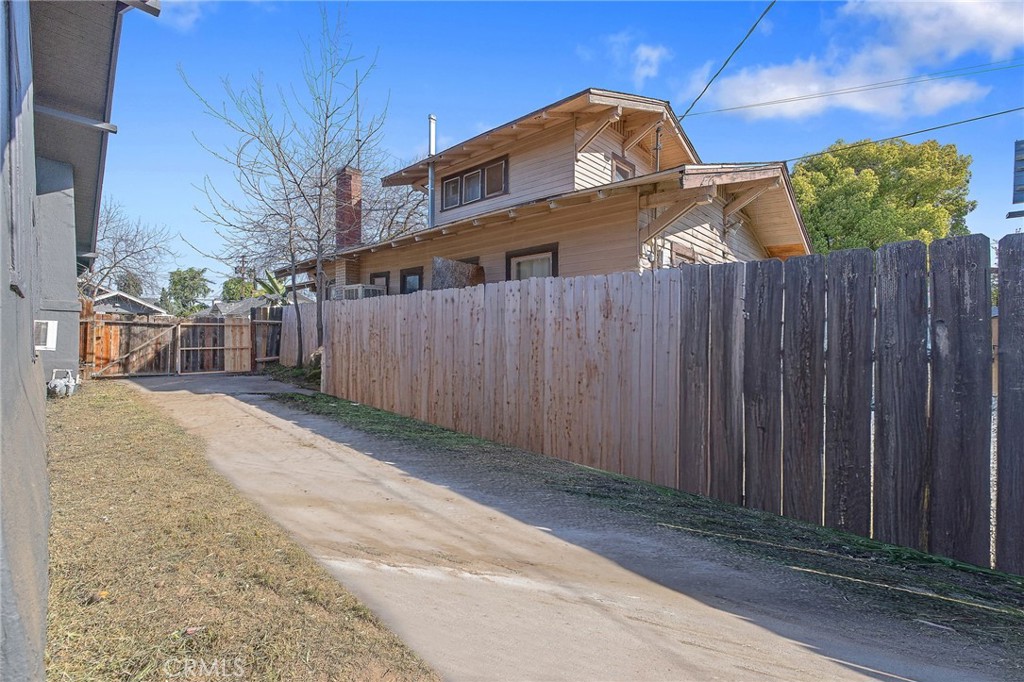 1247 N Ferger Ave, Fresno, CA 93728