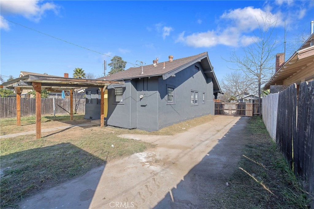 1247 N Ferger Ave, Fresno, CA 93728