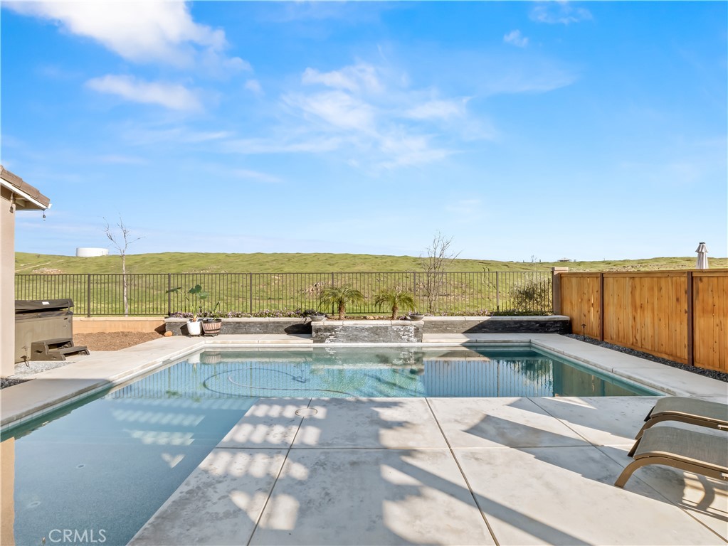 4483 Crown Bluffs Dr, Madera, CA 93636