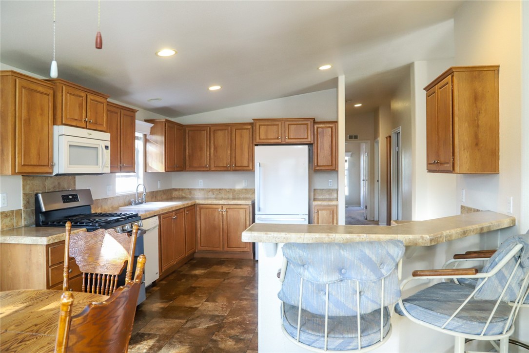 2706 W Ashlan Ave, Fresno, CA 93705