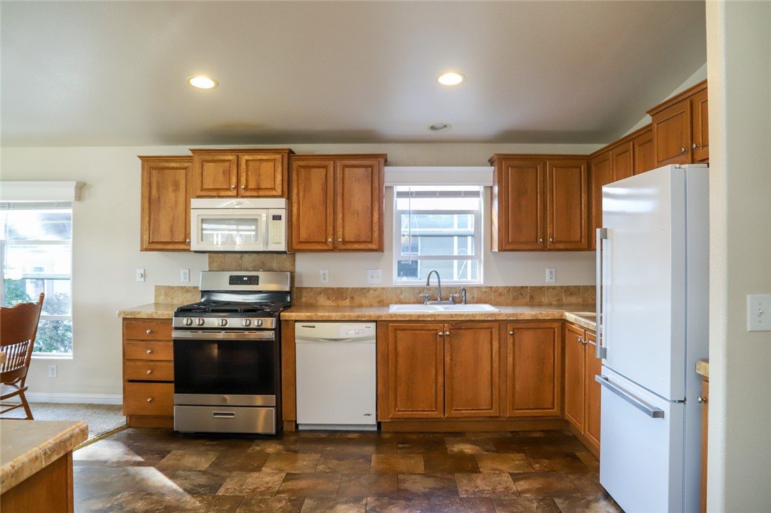 2706 W Ashlan Ave, Fresno, CA 93705