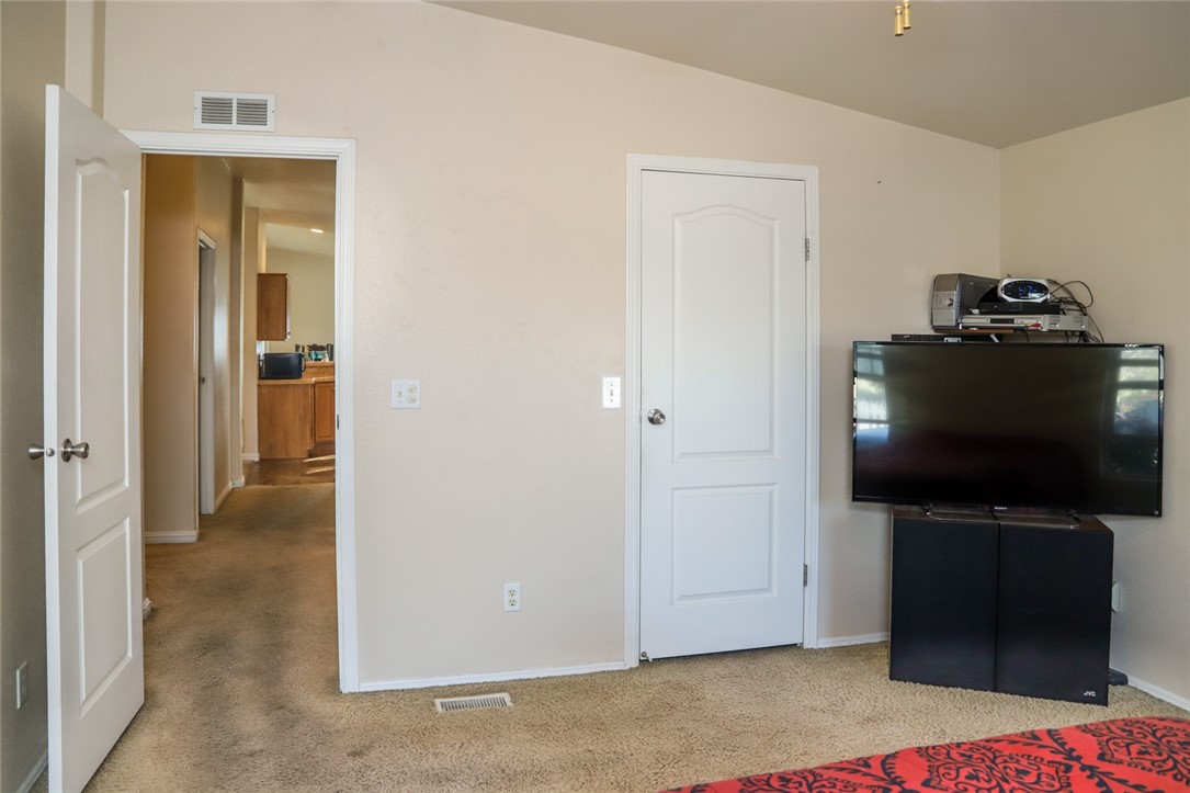 2706 W Ashlan Ave, Fresno, CA 93705