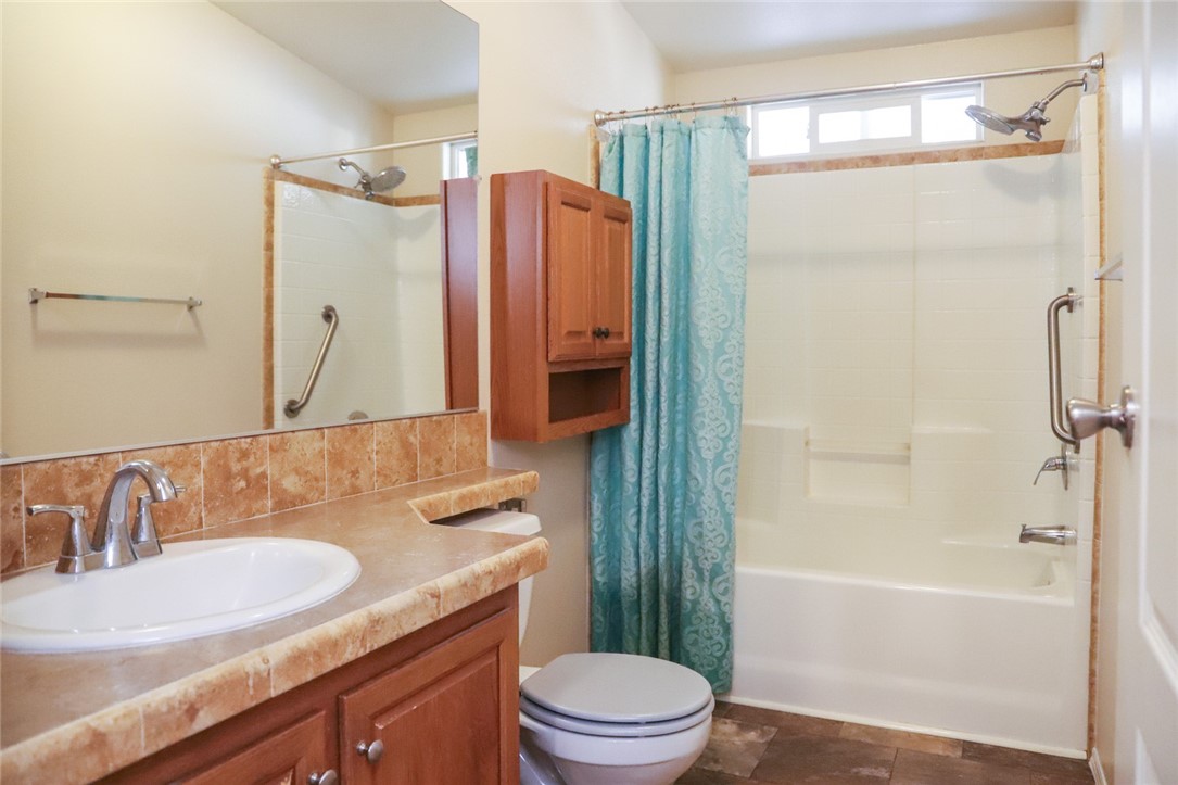 2706 W Ashlan Ave, Fresno, CA 93705