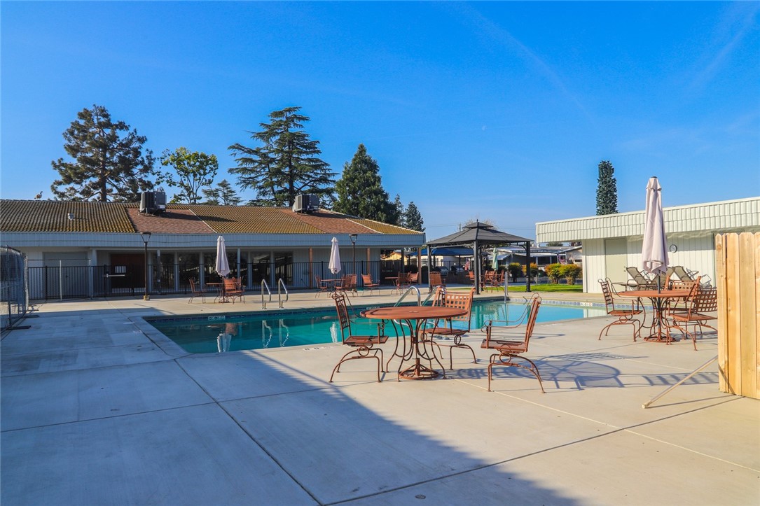 2706 W Ashlan Ave, Fresno, CA 93705