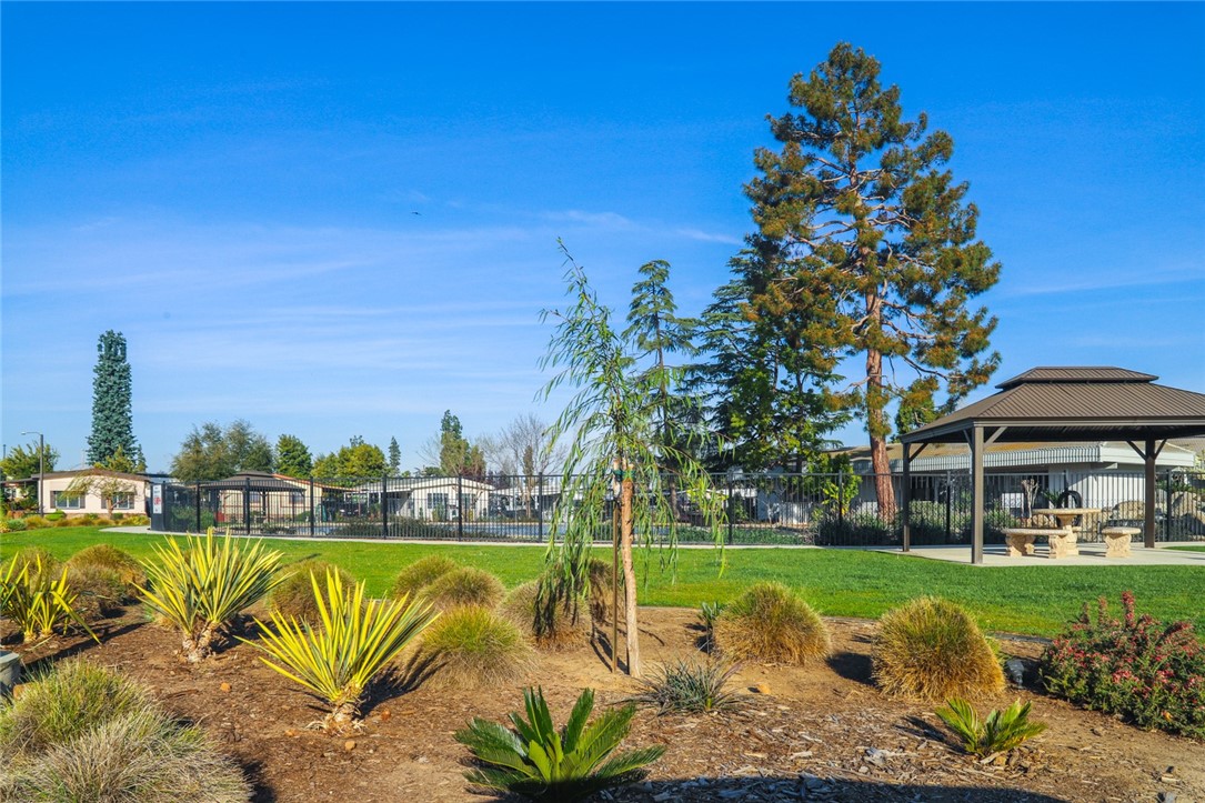 2706 W Ashlan Ave, Fresno, CA 93705