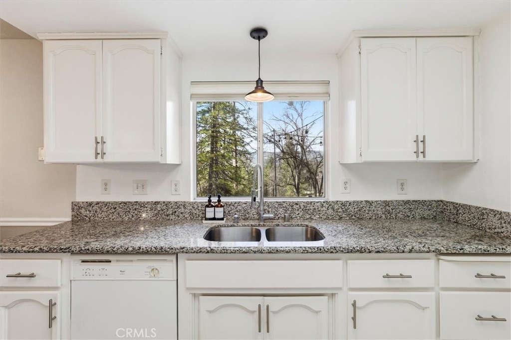 50047 Hangtree, Oakhurst, CA 93644