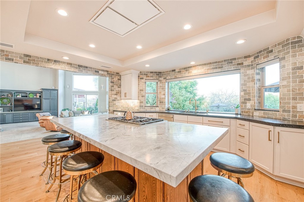 16115 Deer Path, Clovis, CA 93619