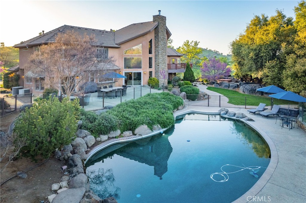 16115 Deer Path, Clovis, CA 93619