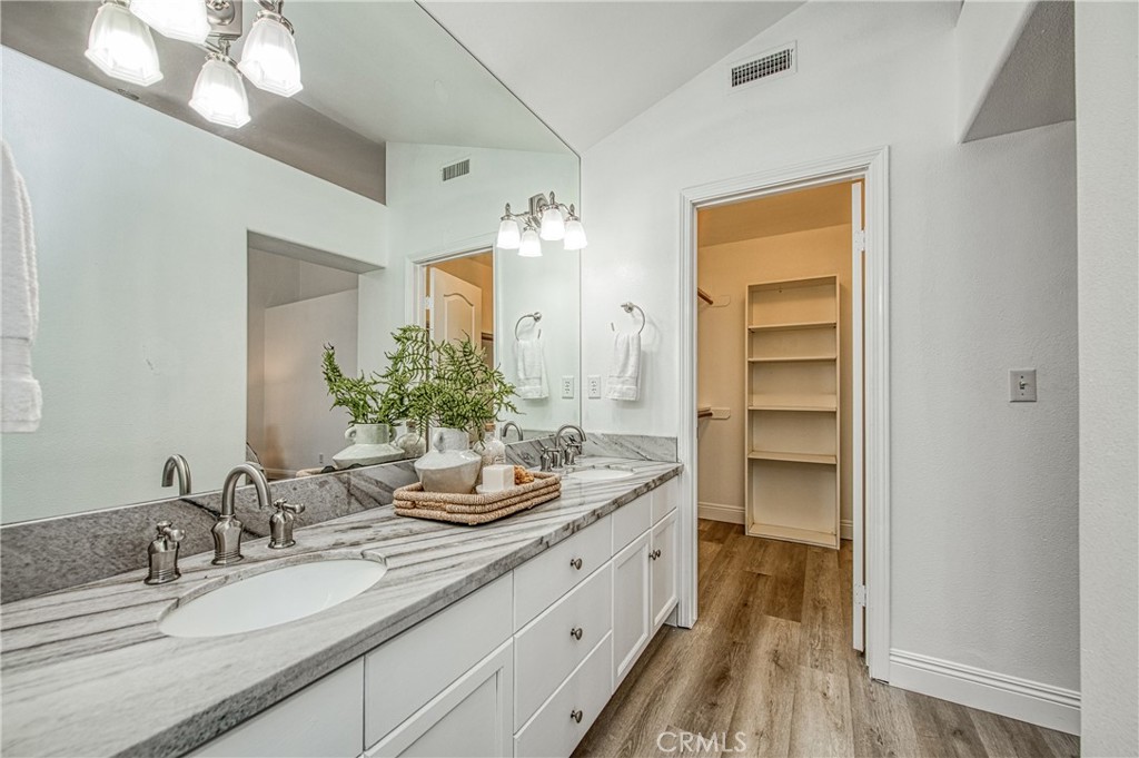 9225 N Bramwell St, Fresno, CA 93720