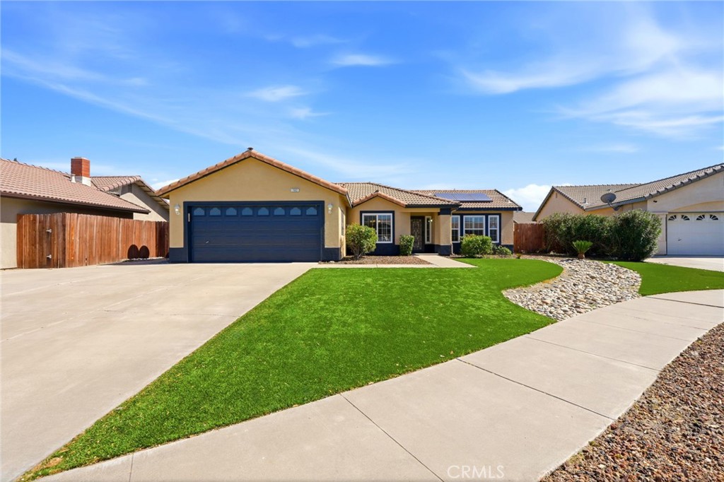 702 Montecito Ct, Lemoore, CA 93245