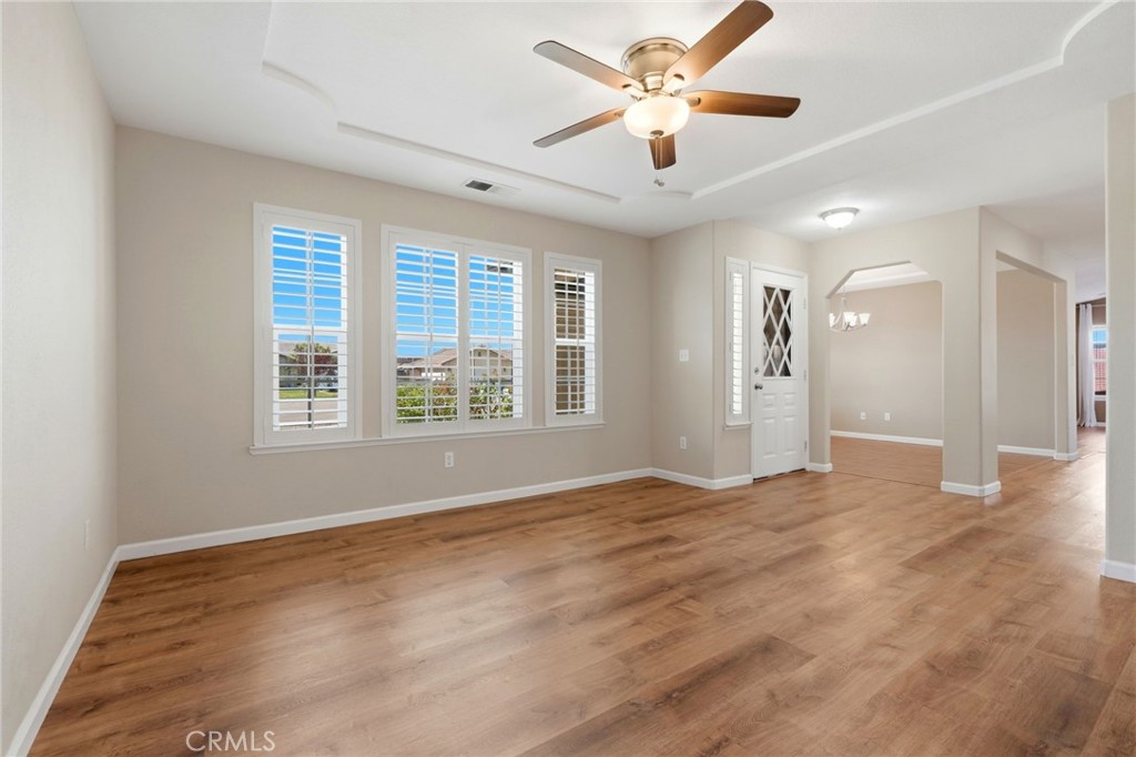 702 Montecito Ct, Lemoore, CA 93245