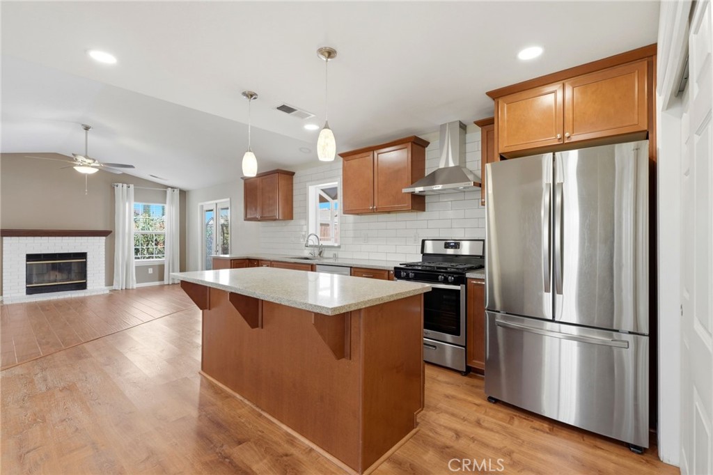 702 Montecito Ct, Lemoore, CA 93245