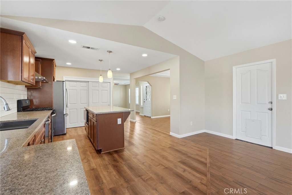 702 Montecito Ct, Lemoore, CA 93245
