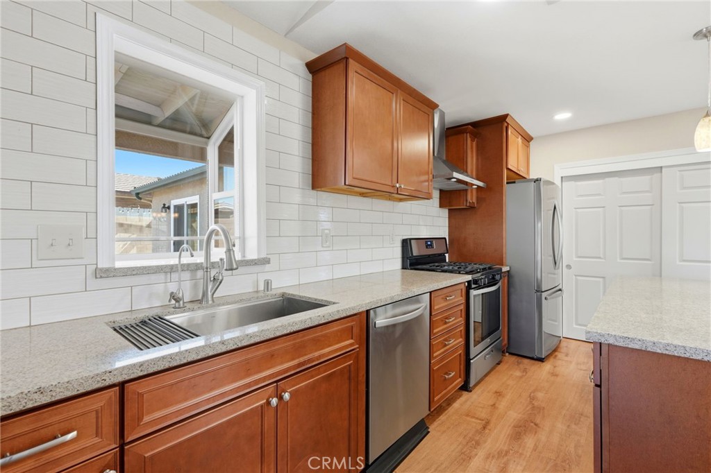 702 Montecito Ct, Lemoore, CA 93245