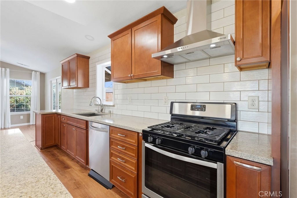 702 Montecito Ct, Lemoore, CA 93245