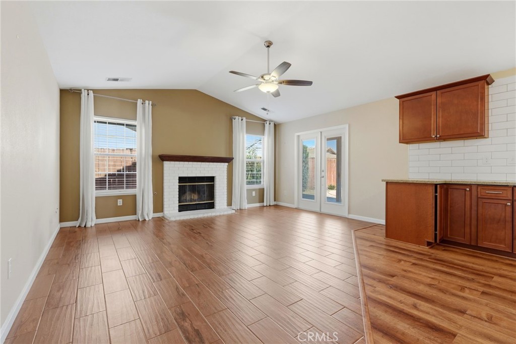 702 Montecito Ct, Lemoore, CA 93245