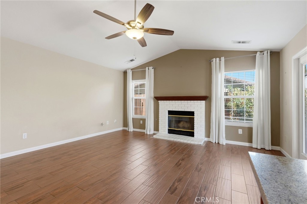 702 Montecito Ct, Lemoore, CA 93245