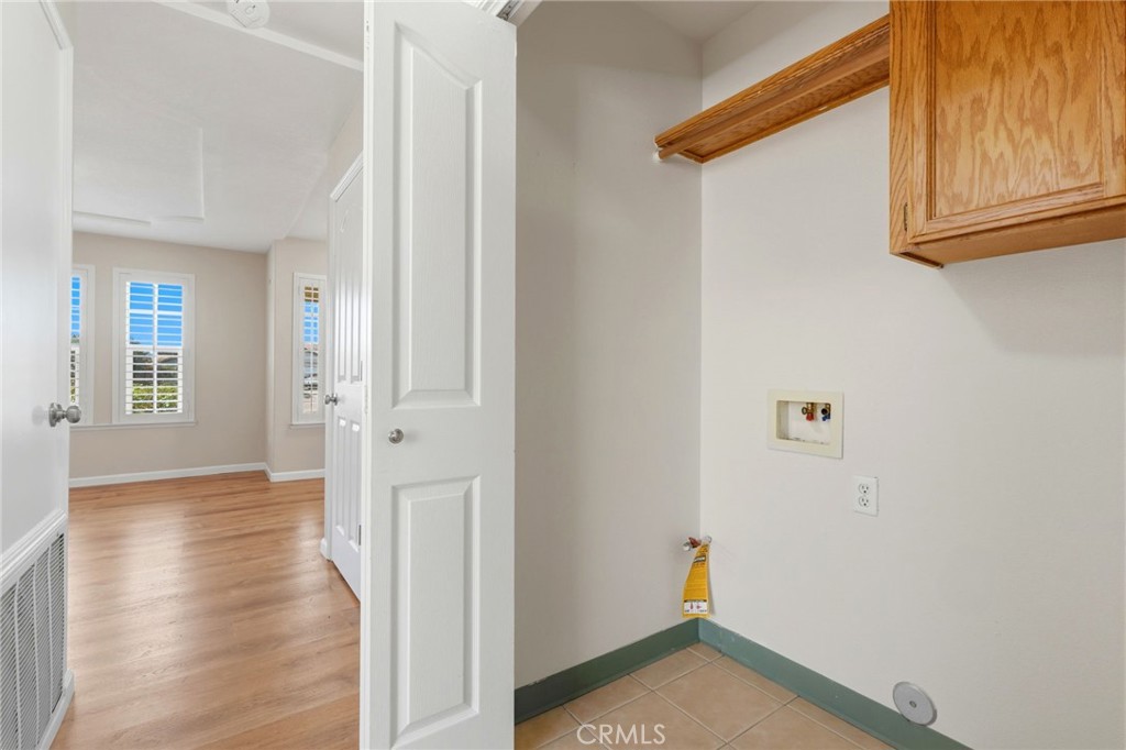 702 Montecito Ct, Lemoore, CA 93245