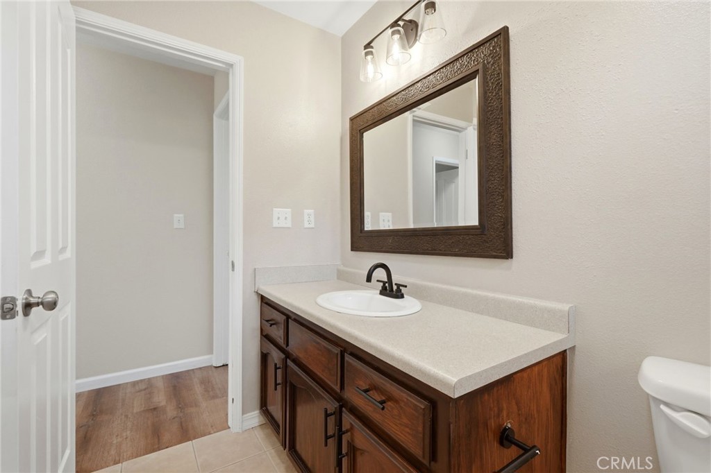 702 Montecito Ct, Lemoore, CA 93245