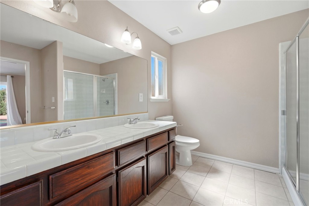 702 Montecito Ct, Lemoore, CA 93245