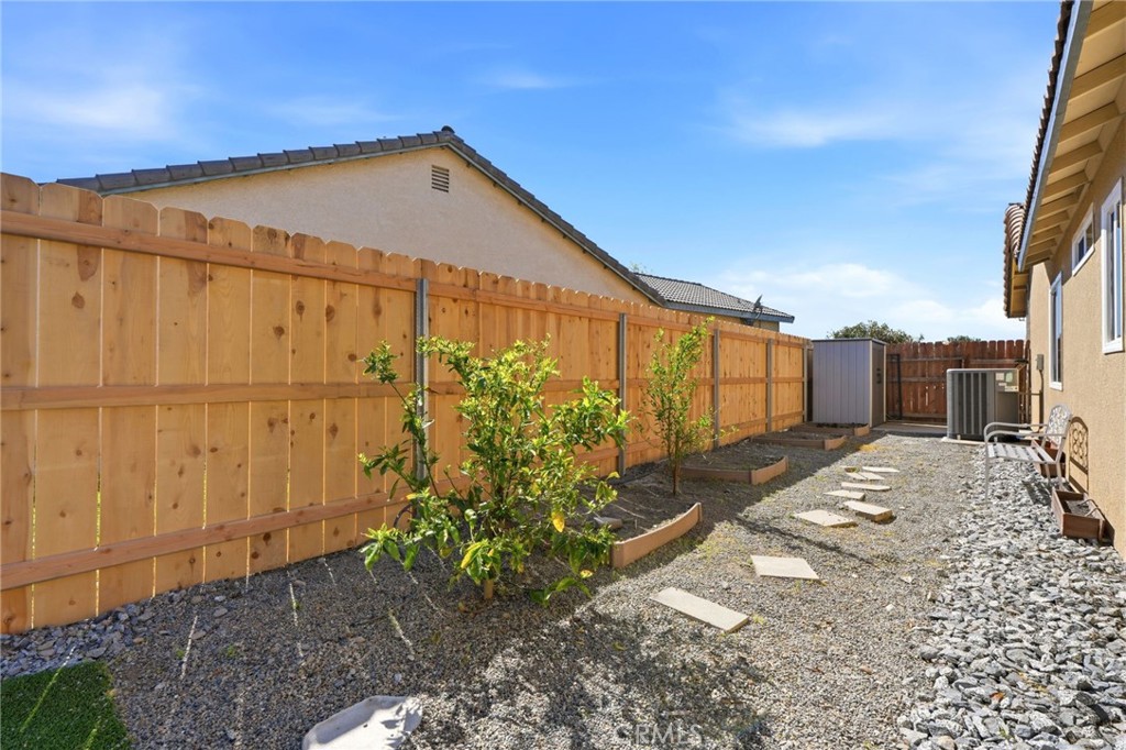 702 Montecito Ct, Lemoore, CA 93245