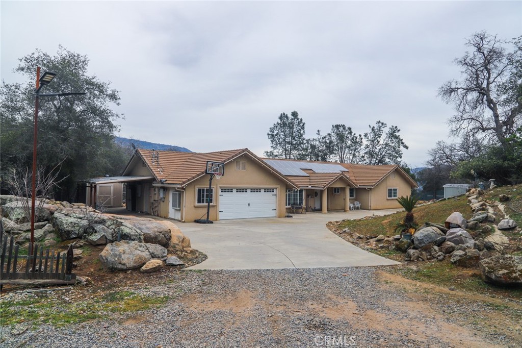 33478 Spreading Oak Ln, Auberry, CA 93602