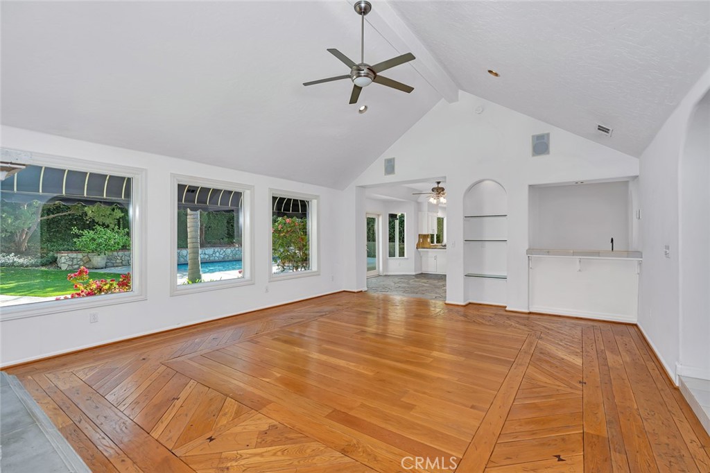 9484 N Woodmont Dr, Fresno, CA 93720