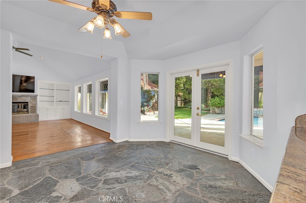 9484 N Woodmont Dr, Fresno, CA 93720