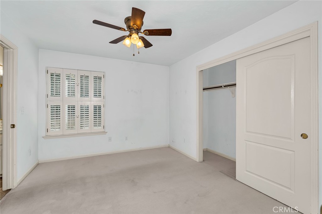 9484 N Woodmont Dr, Fresno, CA 93720