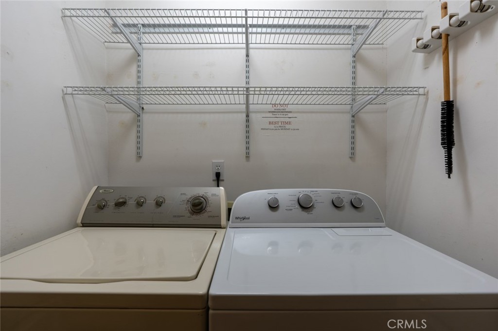 9484 N Woodmont Dr, Fresno, CA 93720