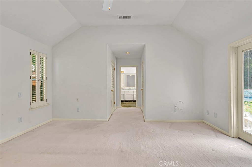 9484 N Woodmont Dr, Fresno, CA 93720