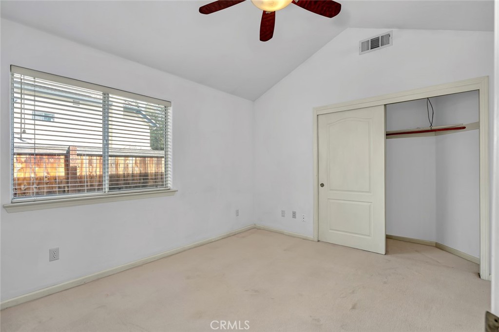 9484 N Woodmont Dr, Fresno, CA 93720