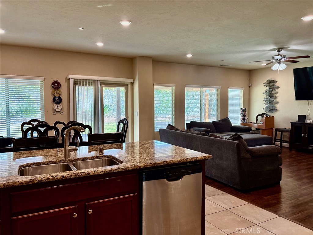 2220 N. Shady St, Visalia, CA 93291