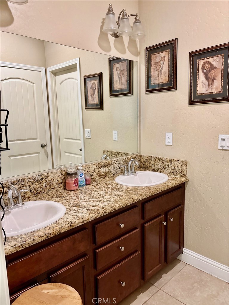 2220 N. Shady St, Visalia, CA 93291